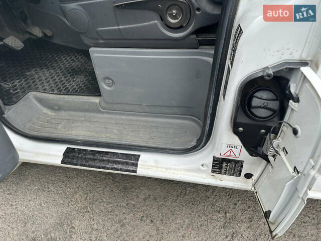 Мерседес Вито, объемом двигателя 2.15 л и пробегом 390 тыс. км за 6000 $, фото 13 на Automoto.ua