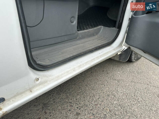 Мерседес Вито, объемом двигателя 2.15 л и пробегом 390 тыс. км за 6000 $, фото 12 на Automoto.ua