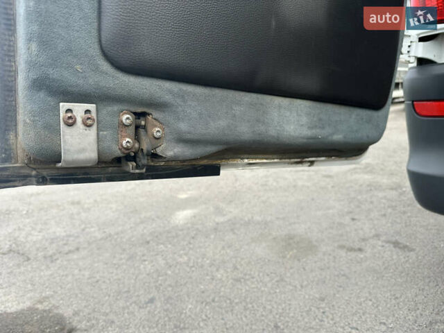 Мерседес Вито, объемом двигателя 2.15 л и пробегом 390 тыс. км за 6000 $, фото 28 на Automoto.ua