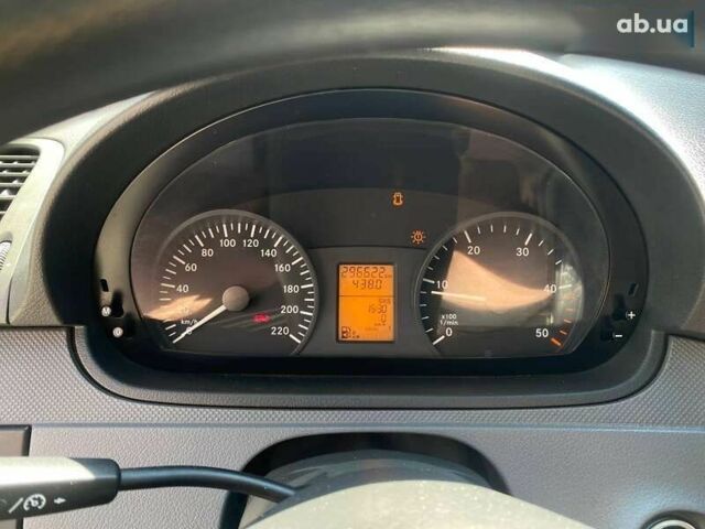 Мерседес Вито, объемом двигателя 2.2 л и пробегом 269 тыс. км за 12600 $, фото 13 на Automoto.ua