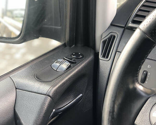 Мерседес Вито, объемом двигателя 2.2 л и пробегом 268 тыс. км за 15999 $, фото 12 на Automoto.ua