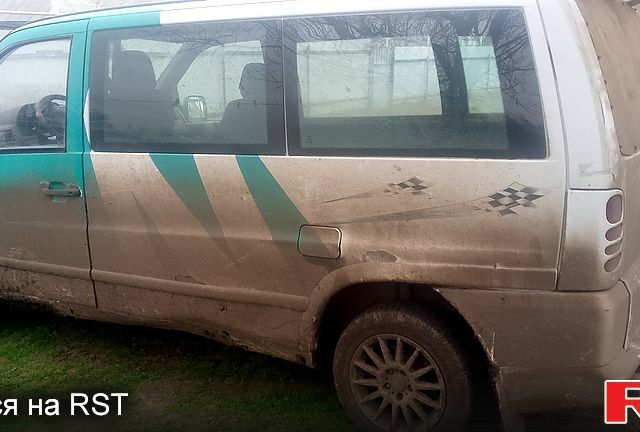 Мерседес Вито, объемом двигателя 2.3 л и пробегом 750 тыс. км за 2300 $, фото 9 на Automoto.ua