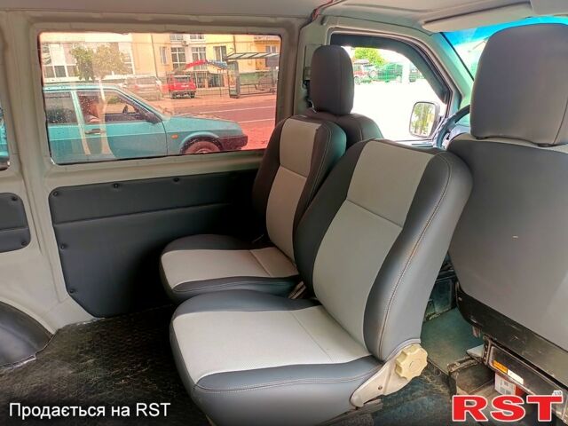 Мерседес Вито, объемом двигателя 2.2 л и пробегом 385 тыс. км за 4950 $, фото 9 на Automoto.ua