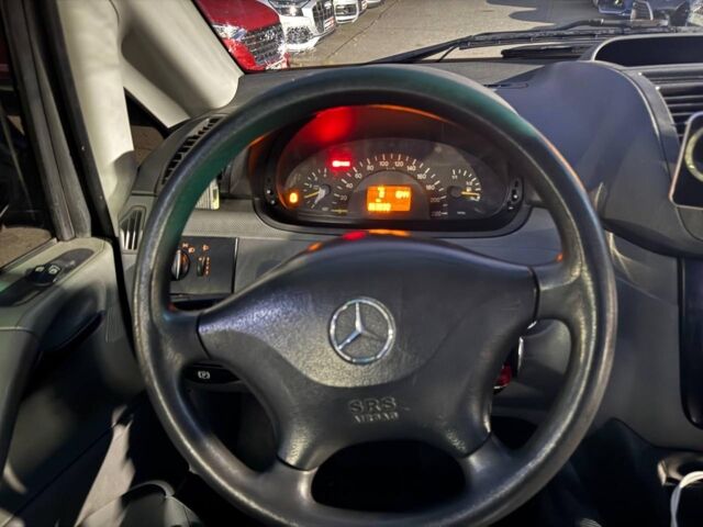 Красный Мерседес Вито пасс., объемом двигателя 2.2 л и пробегом 363 тыс. км за 7690 $, фото 4 на Automoto.ua