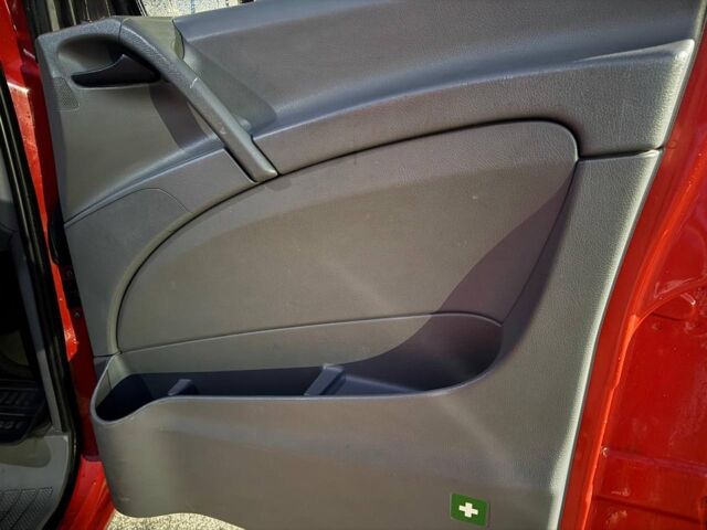 Красный Мерседес Вито пасс., объемом двигателя 2.2 л и пробегом 363 тыс. км за 7690 $, фото 14 на Automoto.ua