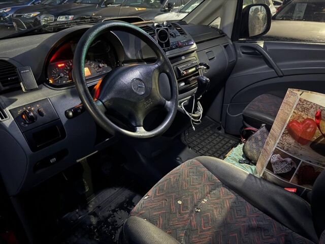 Красный Мерседес Вито пасс., объемом двигателя 2.2 л и пробегом 363 тыс. км за 7690 $, фото 3 на Automoto.ua