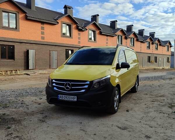 Желтый Мерседес Вито, объемом двигателя 2.14 л и пробегом 396 тыс. км за 15700 $, фото 14 на Automoto.ua