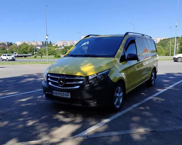 Желтый Мерседес Вито, объемом двигателя 2.14 л и пробегом 396 тыс. км за 15700 $, фото 12 на Automoto.ua