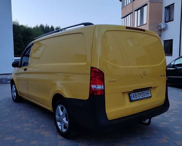 Желтый Мерседес Вито, объемом двигателя 2.14 л и пробегом 396 тыс. км за 15700 $, фото 7 на Automoto.ua