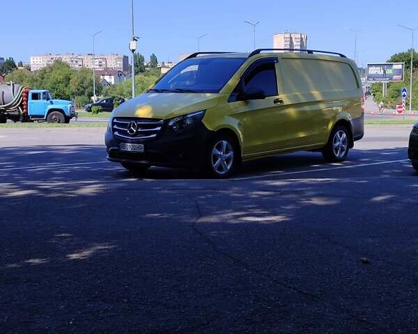 Желтый Мерседес Вито, объемом двигателя 2.14 л и пробегом 396 тыс. км за 15700 $, фото 13 на Automoto.ua