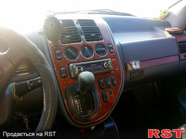 Жовтий Мерседес Віто, об'ємом двигуна 2 л та пробігом 330 тис. км за 4500 $, фото 5 на Automoto.ua