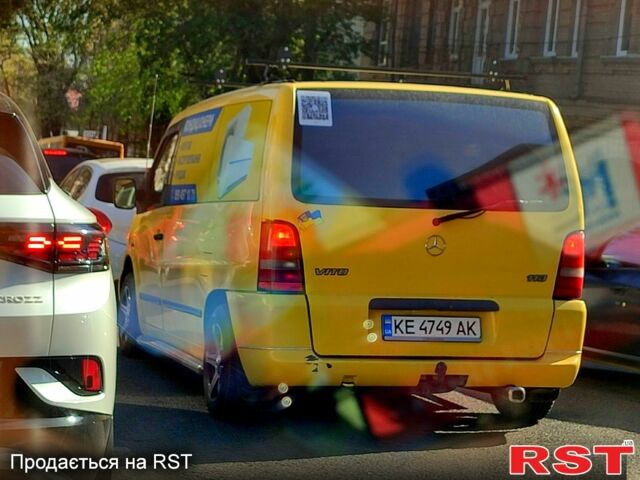 Жовтий Мерседес Віто, об'ємом двигуна 2 л та пробігом 330 тис. км за 4500 $, фото 1 на Automoto.ua