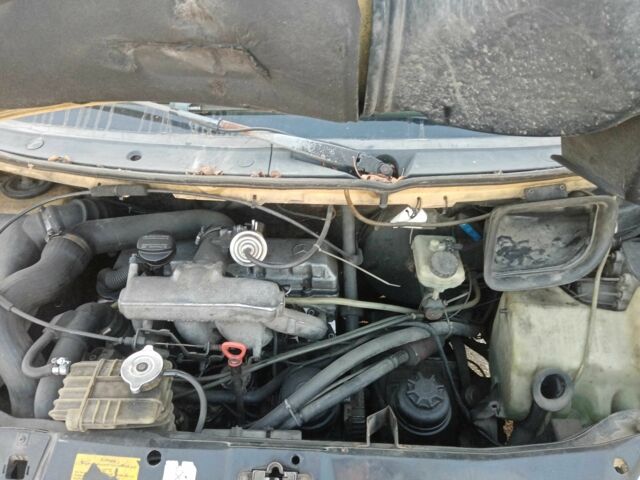 Желтый Мерседес Вито, объемом двигателя 2.3 л и пробегом 500 тыс. км за 3400 $, фото 10 на Automoto.ua