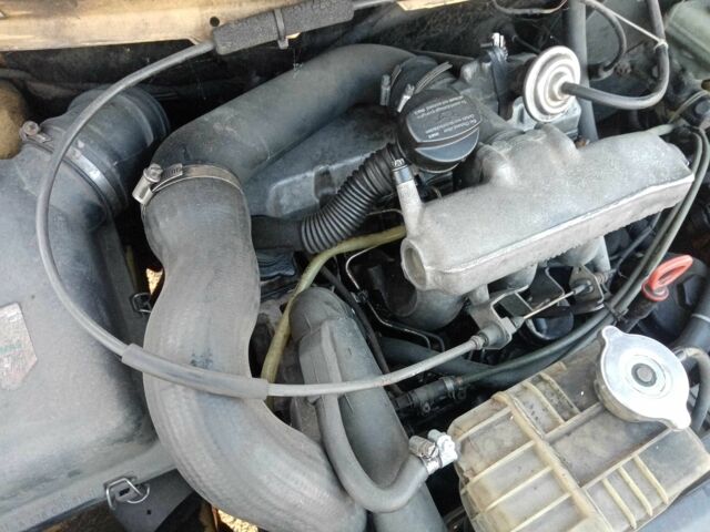 Желтый Мерседес Вито, объемом двигателя 2.3 л и пробегом 500 тыс. км за 3400 $, фото 13 на Automoto.ua