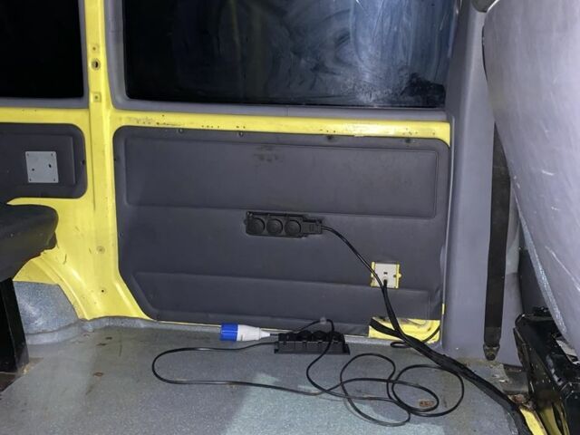 Жовтий Мерседес Віто, об'ємом двигуна 2.2 л та пробігом 425 тис. км за 2500 $, фото 10 на Automoto.ua