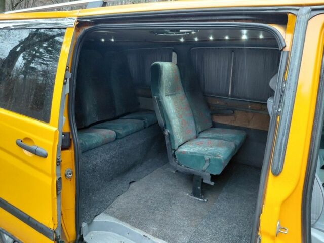 Желтый Мерседес Вито, объемом двигателя 2.1 л и пробегом 560 тыс. км за 5500 $, фото 6 на Automoto.ua