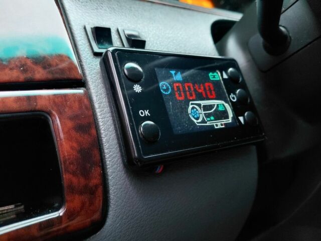 Желтый Мерседес Вито, объемом двигателя 2.1 л и пробегом 560 тыс. км за 5500 $, фото 7 на Automoto.ua