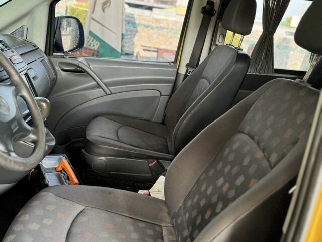 Жовтий Мерседес Віто, об'ємом двигуна 2.1 л та пробігом 402 тис. км за 8800 $, фото 5 на Automoto.ua