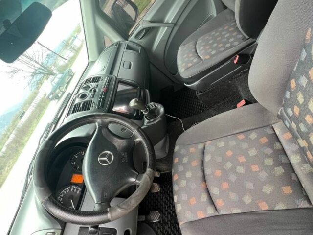 Жовтий Мерседес Віто, об'ємом двигуна 2.1 л та пробігом 402 тис. км за 8800 $, фото 14 на Automoto.ua