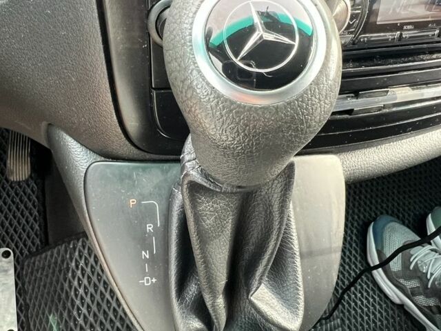 Желтый Мерседес Вито, объемом двигателя 2.1 л и пробегом 250 тыс. км за 9500 $, фото 14 на Automoto.ua