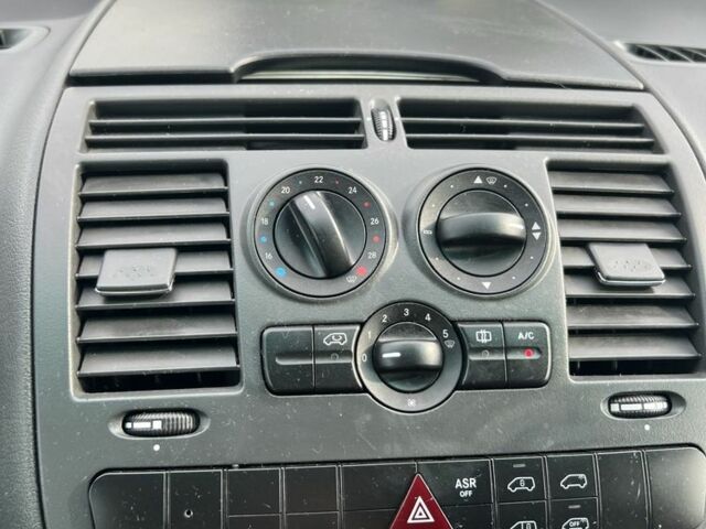 Желтый Мерседес Вито, объемом двигателя 2.1 л и пробегом 250 тыс. км за 9500 $, фото 12 на Automoto.ua