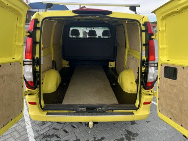 Желтый Мерседес Вито, объемом двигателя 2.1 л и пробегом 250 тыс. км за 9500 $, фото 6 на Automoto.ua