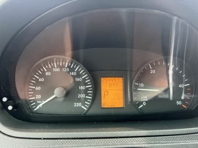 Желтый Мерседес Вито, объемом двигателя 2.1 л и пробегом 250 тыс. км за 9500 $, фото 13 на Automoto.ua