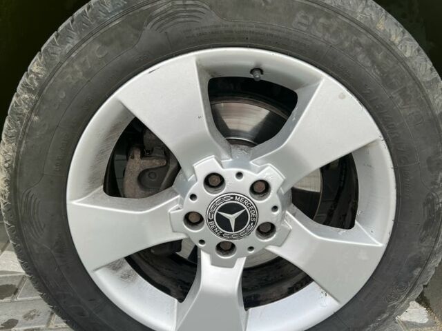 Желтый Мерседес Вито, объемом двигателя 2.1 л и пробегом 250 тыс. км за 9500 $, фото 10 на Automoto.ua