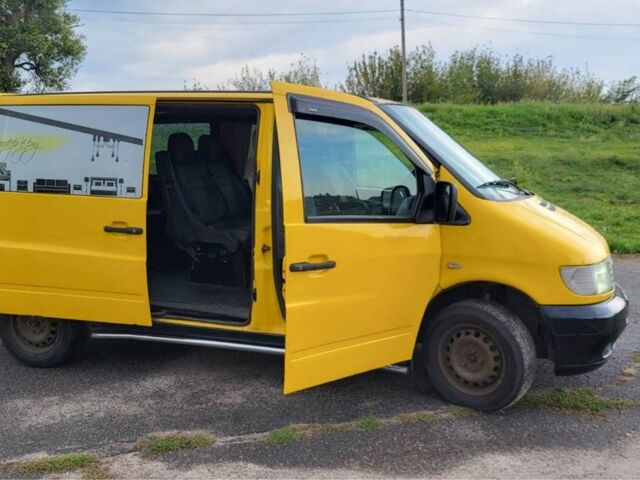 Желтый Мерседес Вито, объемом двигателя 2.3 л и пробегом 453 тыс. км за 3500 $, фото 3 на Automoto.ua