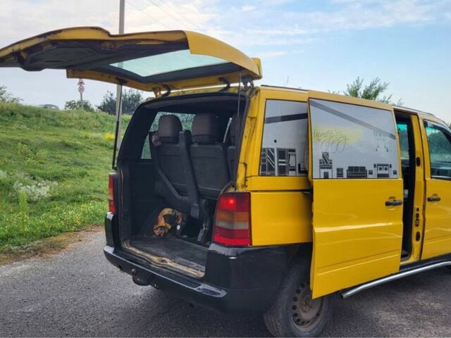 Желтый Мерседес Вито, объемом двигателя 2.3 л и пробегом 453 тыс. км за 3500 $, фото 5 на Automoto.ua