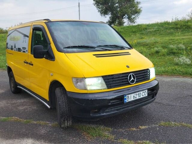 Желтый Мерседес Вито, объемом двигателя 2.3 л и пробегом 453 тыс. км за 3500 $, фото 1 на Automoto.ua