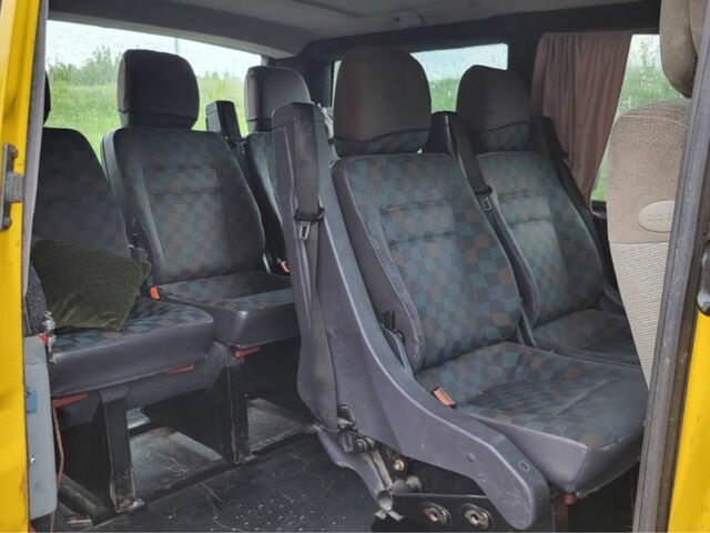 Желтый Мерседес Вито, объемом двигателя 2.3 л и пробегом 453 тыс. км за 3500 $, фото 7 на Automoto.ua