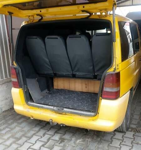 Желтый Мерседес Вито, объемом двигателя 2.2 л и пробегом 300 тыс. км за 3000 $, фото 4 на Automoto.ua