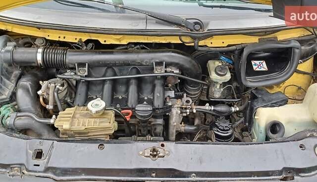 Желтый Мерседес Вито, объемом двигателя 2.15 л и пробегом 500 тыс. км за 1895 $, фото 2 на Automoto.ua