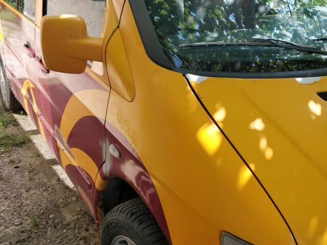 Желтый Мерседес Вито, объемом двигателя 2.2 л и пробегом 342 тыс. км за 4300 $, фото 4 на Automoto.ua