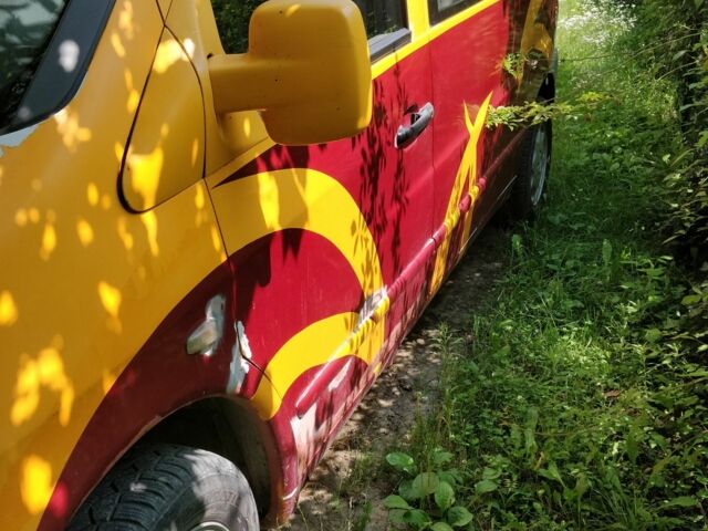 Желтый Мерседес Вито, объемом двигателя 2.2 л и пробегом 342 тыс. км за 4300 $, фото 5 на Automoto.ua