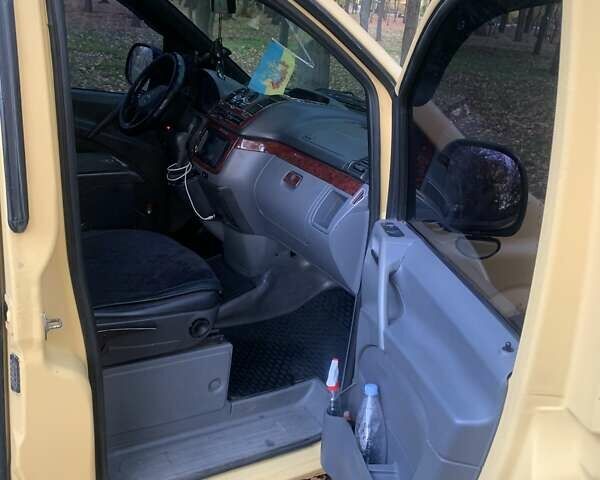 Желтый Мерседес Вито, объемом двигателя 2.2 л и пробегом 450 тыс. км за 8000 $, фото 19 на Automoto.ua