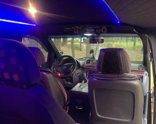 Желтый Мерседес Вито, объемом двигателя 2.2 л и пробегом 450 тыс. км за 8000 $, фото 14 на Automoto.ua