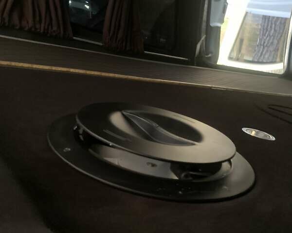 Желтый Мерседес Вито, объемом двигателя 2.2 л и пробегом 450 тыс. км за 8000 $, фото 11 на Automoto.ua