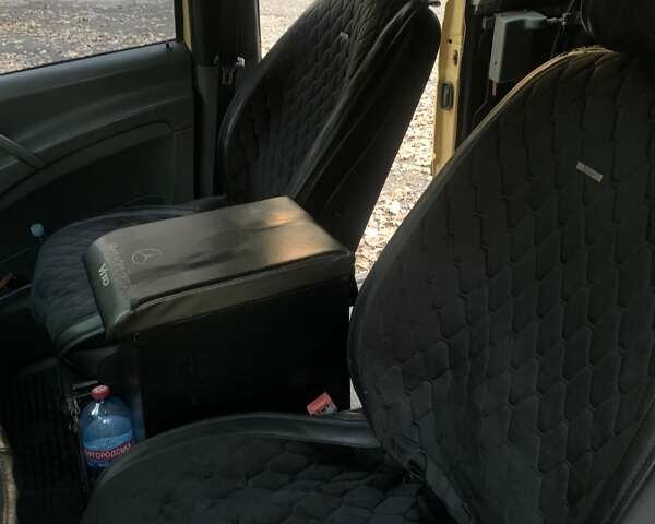 Желтый Мерседес Вито, объемом двигателя 2.2 л и пробегом 450 тыс. км за 8000 $, фото 25 на Automoto.ua