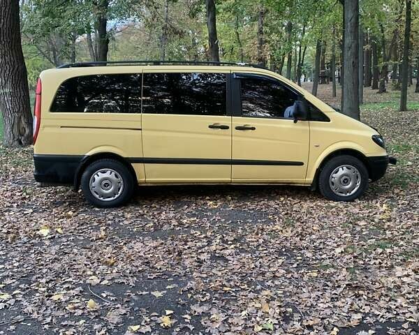 Желтый Мерседес Вито, объемом двигателя 2.2 л и пробегом 450 тыс. км за 8000 $, фото 2 на Automoto.ua
