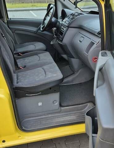 Желтый Мерседес Вито, объемом двигателя 2.2 л и пробегом 265 тыс. км за 7000 $, фото 11 на Automoto.ua