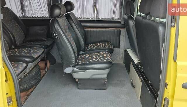 Желтый Мерседес Вито, объемом двигателя 2.2 л и пробегом 265 тыс. км за 7000 $, фото 9 на Automoto.ua