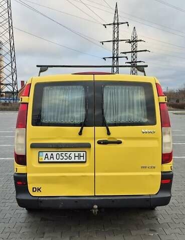 Желтый Мерседес Вито, объемом двигателя 2.2 л и пробегом 265 тыс. км за 7000 $, фото 2 на Automoto.ua