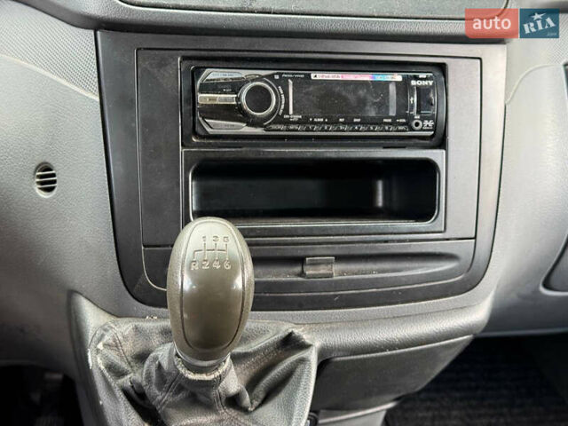 Желтый Мерседес Вито, объемом двигателя 2.15 л и пробегом 272 тыс. км за 7999 $, фото 49 на Automoto.ua