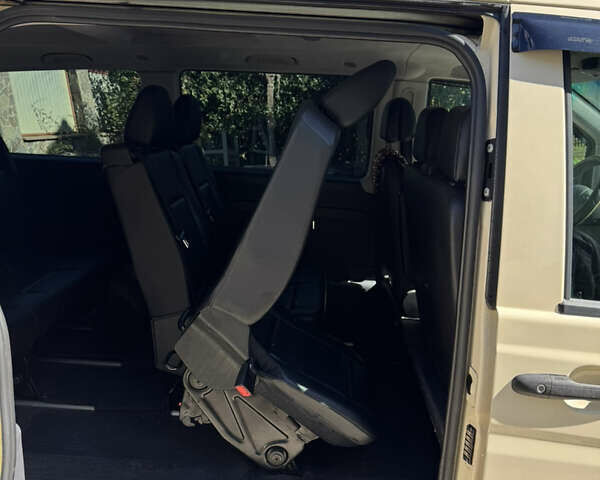 Желтый Мерседес Вито, объемом двигателя 2.14 л и пробегом 688 тыс. км за 13200 $, фото 7 на Automoto.ua