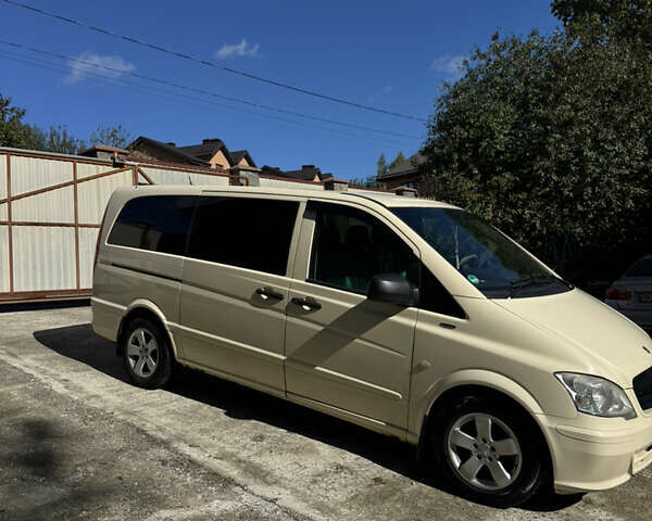 Желтый Мерседес Вито, объемом двигателя 2.14 л и пробегом 688 тыс. км за 13200 $, фото 1 на Automoto.ua