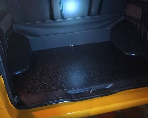 Жовтий Мерседес Віто, об'ємом двигуна 2.14 л та пробігом 340 тис. км за 25800 $, фото 1 на Automoto.ua