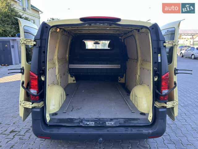 Мерседес Вито 2017 в Одессе на Automoto.ua Желтый Мерседес Вито, объемом двигателя 2.14 л и пробегом 239 тыс. км за 14500 $, фото 11 на Automoto.ua