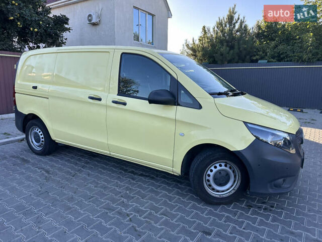 Мерседес Вито 2017 в Одессе на Automoto.ua Желтый Мерседес Вито, объемом двигателя 2.14 л и пробегом 239 тыс. км за 14500 $, фото 2 на Automoto.ua